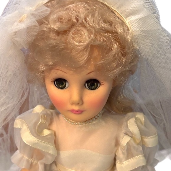 NWT-Charming Bridal Doll with Veil - Picture 4 of 16